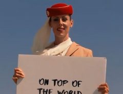 航空会社のCMに大反響！　女性が立っている場所は？　「予想外」「足が震えた」