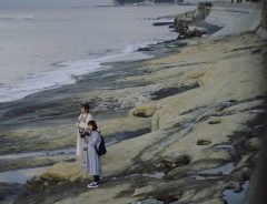 旅行を堪能した２人　休憩中の『手元』を見ると？