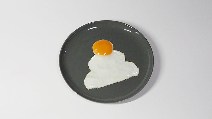 正月らしいフォルムの目玉焼き写真