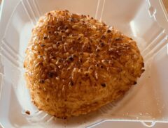 パックに入った冷凍焼きおにぎり