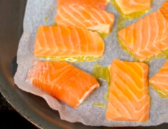 フライパンでそのまま焼いてない？　魚を焼く時に○○を使うと…？