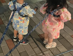 子供と犬の写真