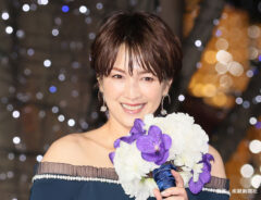 吉瀬美智子、ミニスカ＆ニーハイブーツで５０歳を記念したカレンダー撮影に挑む