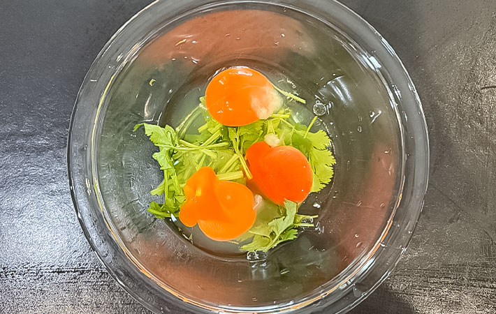 『パクチー入り卵焼き』を作る写真