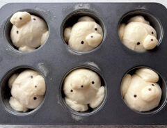 クマの形のパン生地